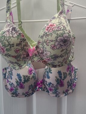 TWO Victoria Secret Bras Size 38D Lined Perfect Coverage Couvrant Parfait Double